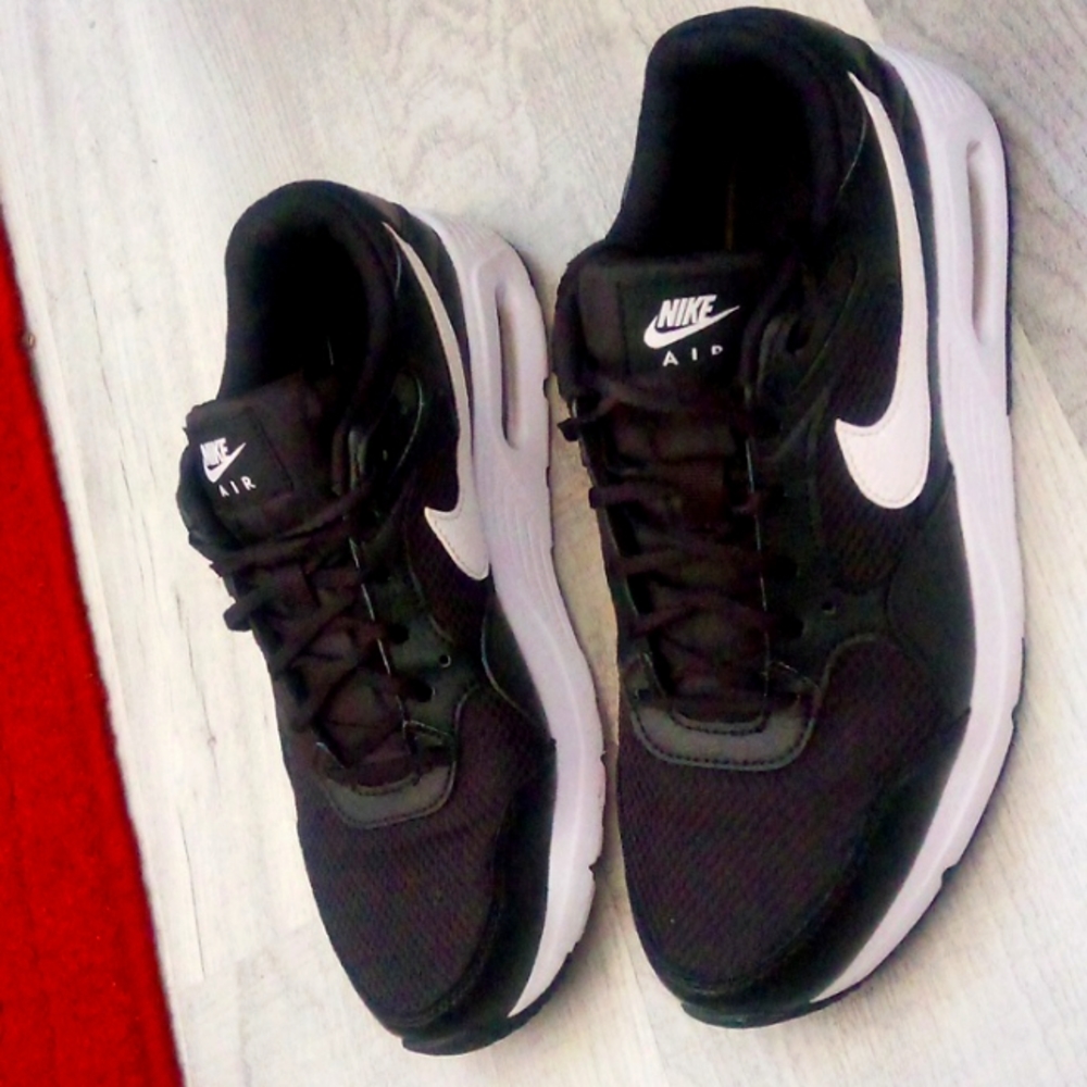 Women's size 10 air max